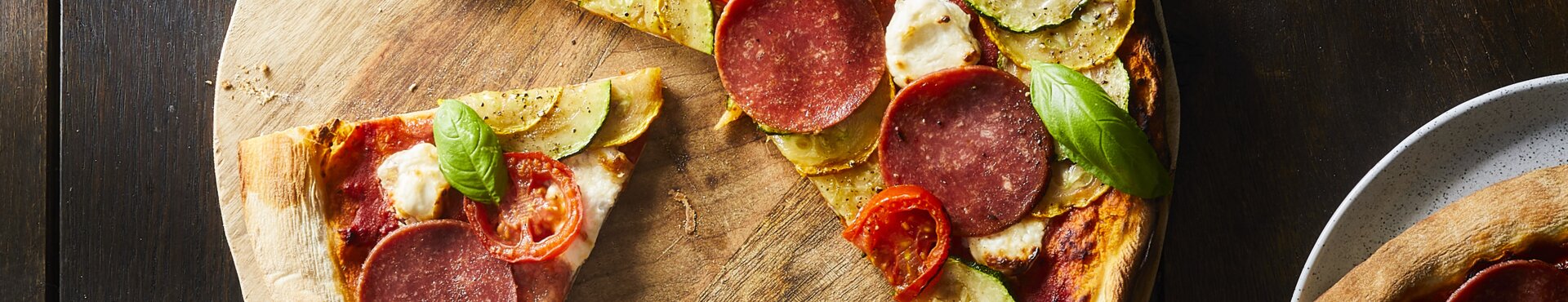 Rügenwalder Mühle vegane Mühlen Salami Titelbild: Pizza bSallami mit veganer Salami