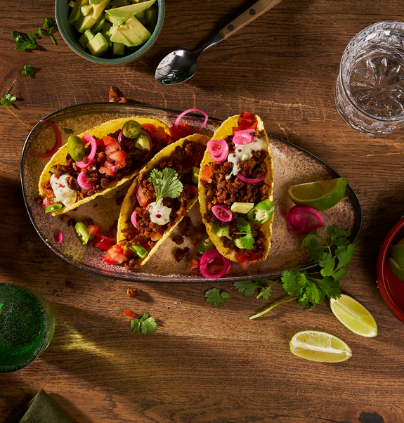 Probier doch mal unser Rezept für Vegane no Hack Tacos, falls du das nächste Mal einlädst. Die schmecken allen!