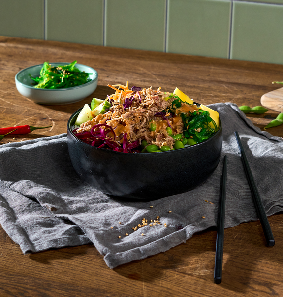 Poke Bowl, Frisch, vegan und lecker – mit unserem Mühlen Mix no Thuna, die Trockenmischung für vegann Thunfisch