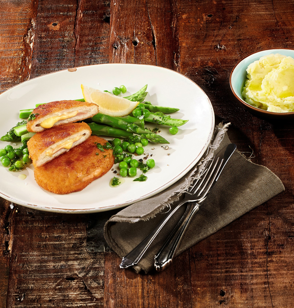 Vegane Cordons Bleus mit grünem Spargel, Erbsen und Kartoffelstampf - Grüne Spargel Rezepte