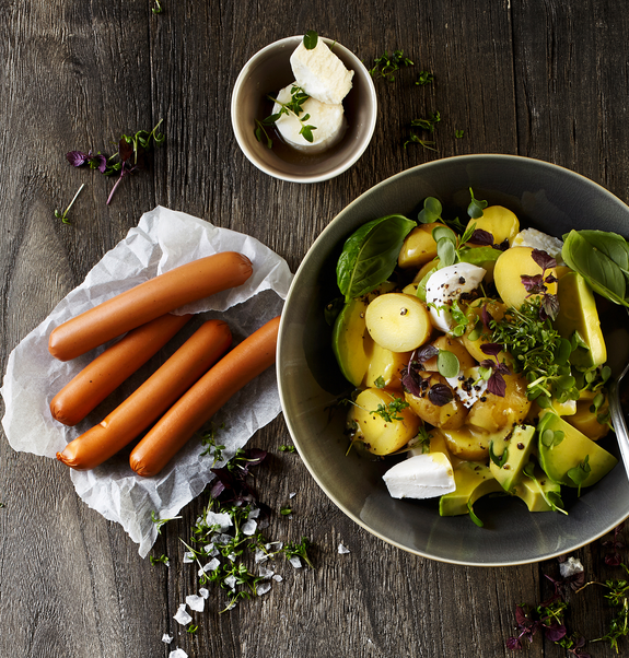 Der Klassiker zum Fest: KartoffelSalat mit Avocado und vegetarischen Würstchen