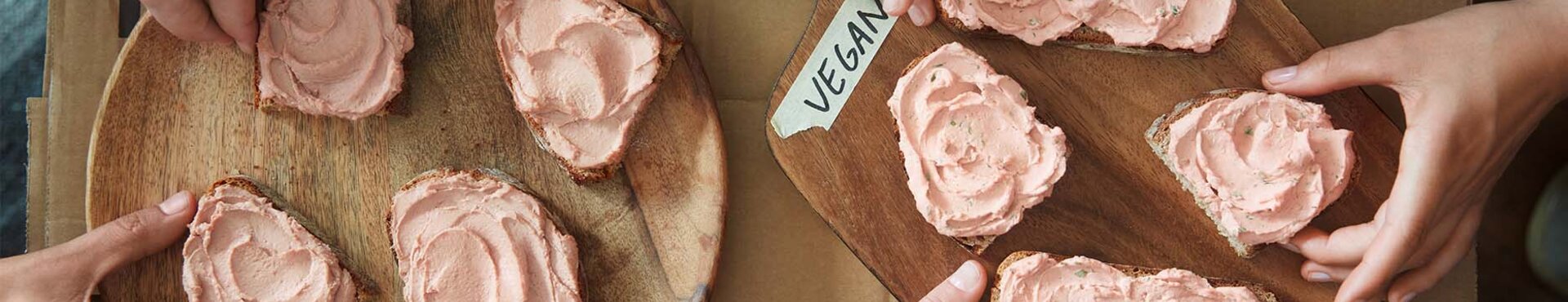 Rügenwalder Mühle Fernseh-Spot Werbung, Teller mit Vegan und Fleisch Varianten. Am besten schmeckt's wenn's allen schmeckt